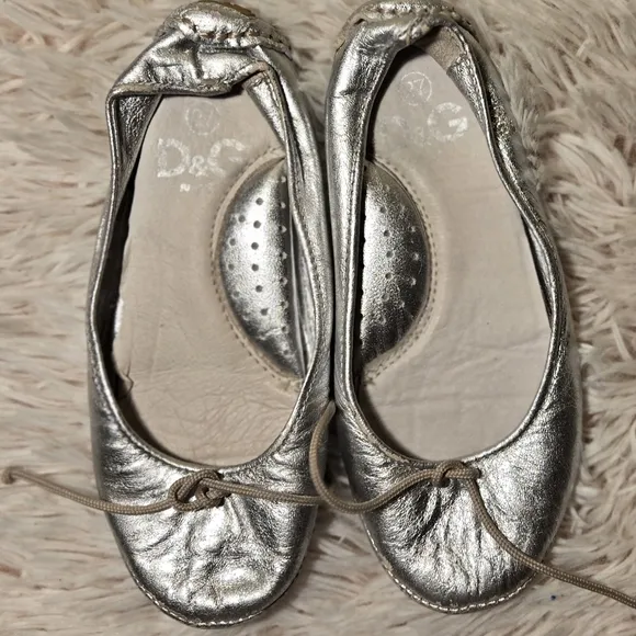 Dolce &amp; Gabbana Silver Flats Arch Support Girls' 27 US 4 VGUC