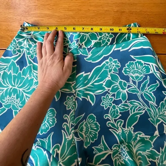 House of Harlow Floral Satin Silk Boho Chic Lounge Casual Shorts Luxury, Size S