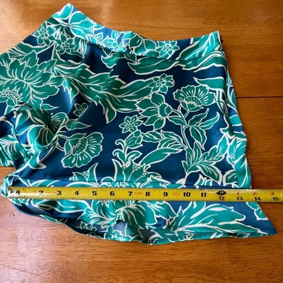 House of Harlow Floral Satin Silk Boho Chic Lounge Casual Shorts Luxury, Size S