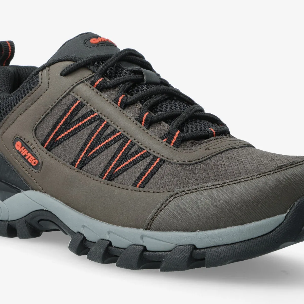 Men's Pinnacle Low Top Sneaker - Brown