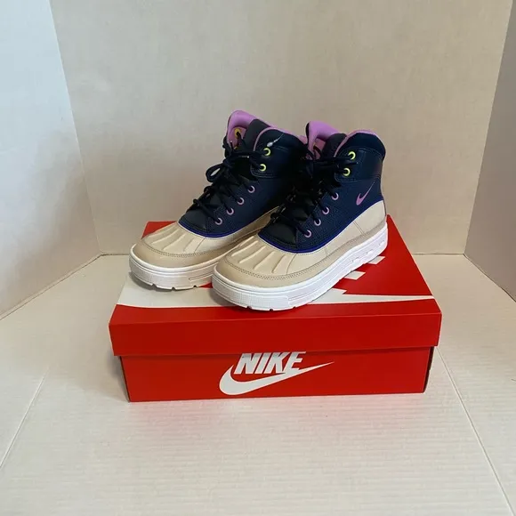 Nike Woodside 2 High ACG Sanddrift/Fuchsia/Sable Girls' Boots. (2)4.5Y &amp; (1)6.5Y