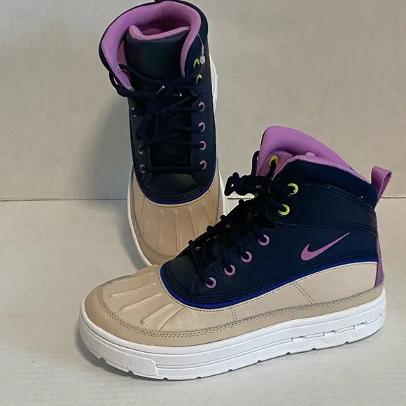 Nike Woodside 2 High ACG Sanddrift/Fuchsia/Sable Girls' Boots. (2)4.5Y &amp; (1)6.5Y
