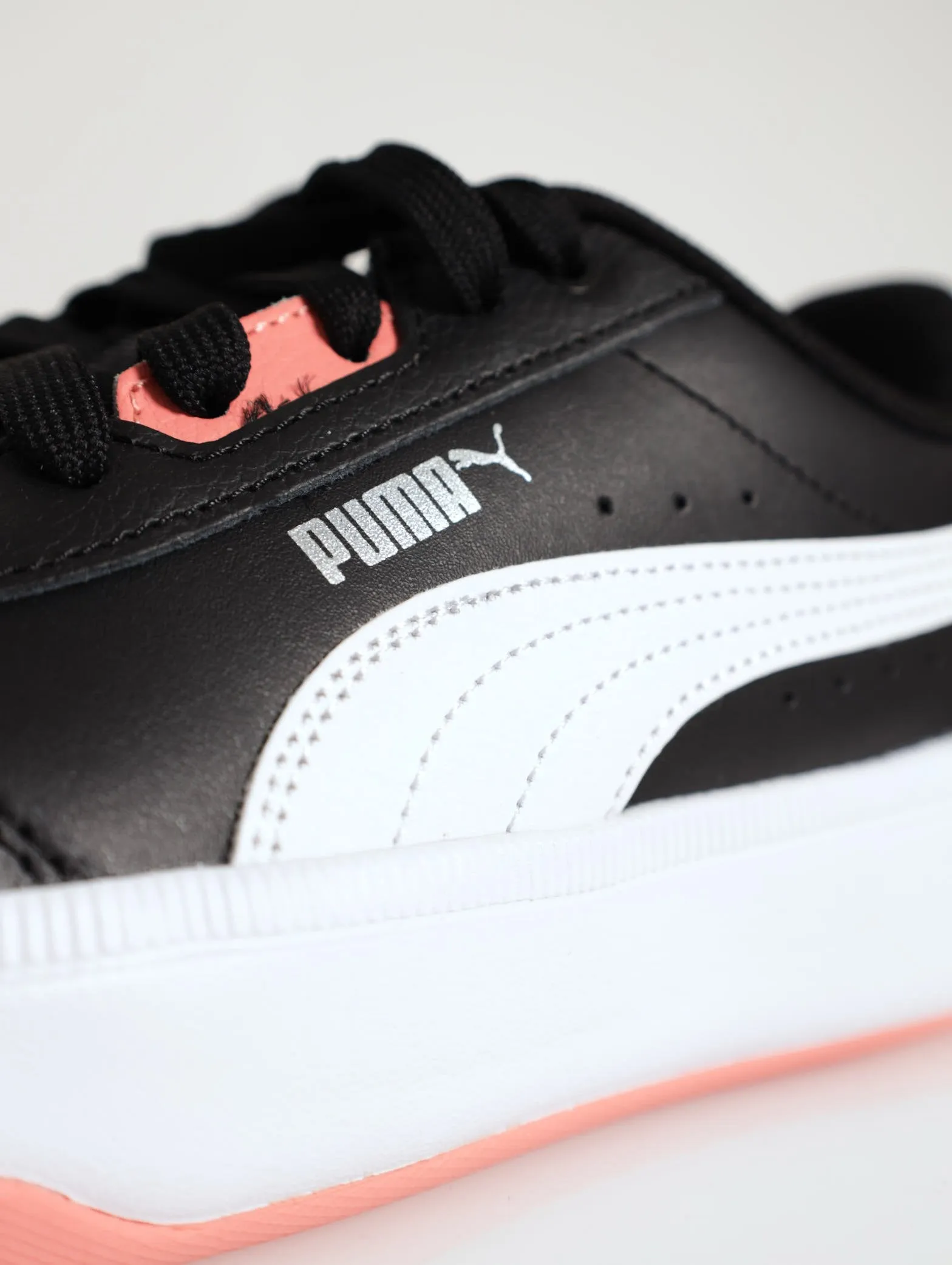 Tori Sneaker - Black/White